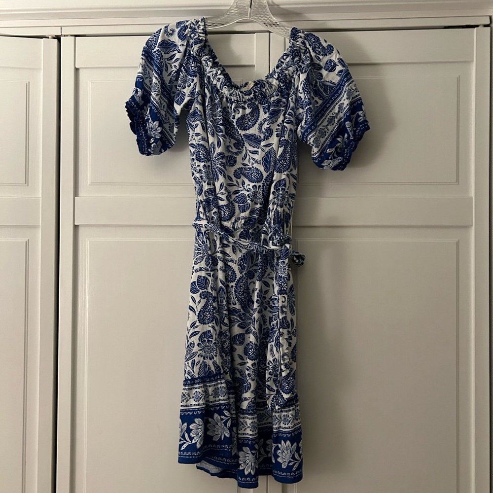 Beautiful blue and white Loft Dress. Can be worn on or off shoulders.